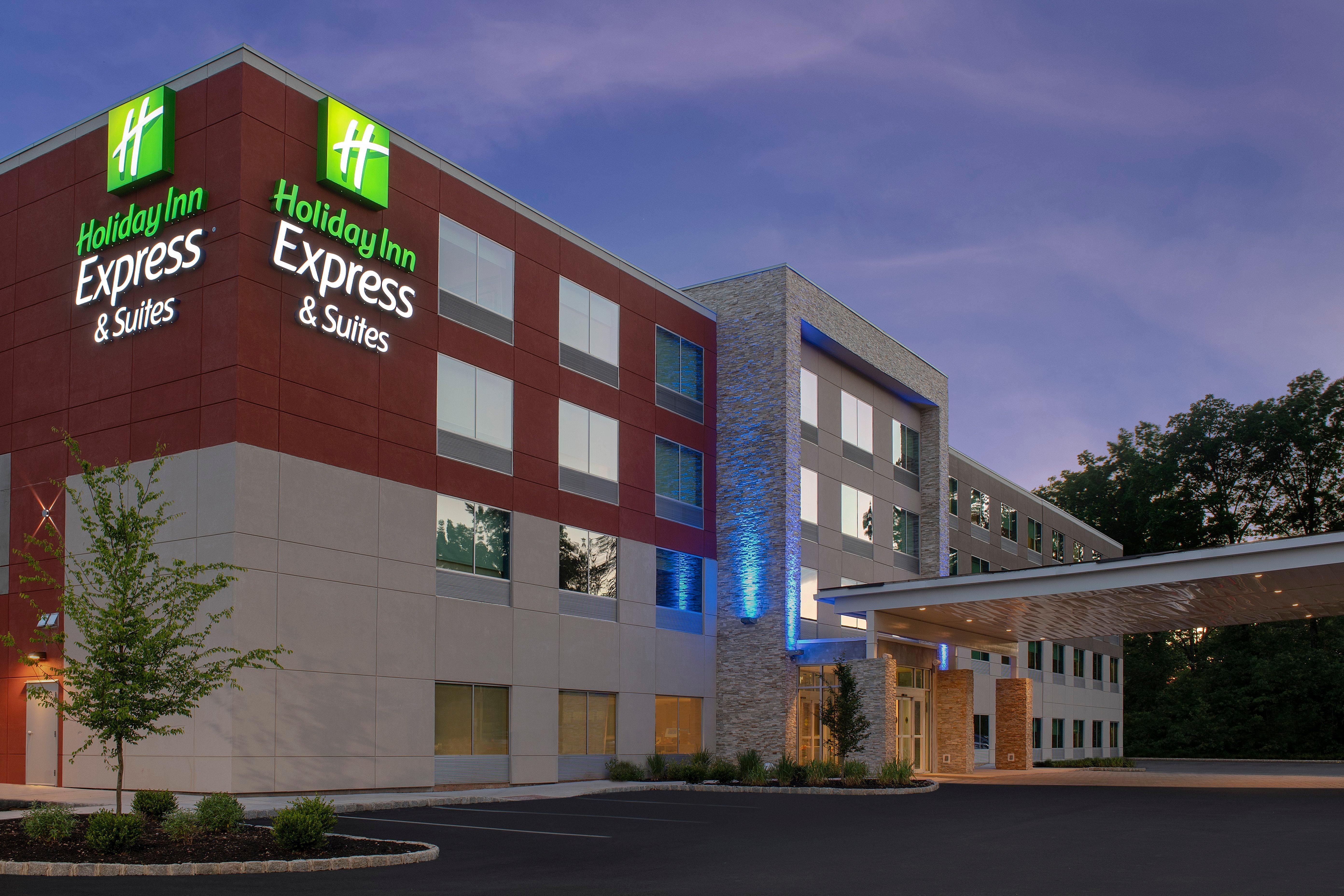 Holiday Inn Express & Suites - North Brunswick By Ihg Exterior foto